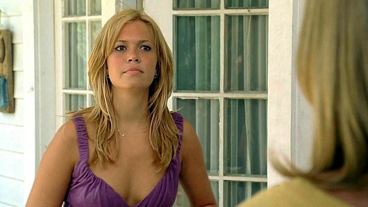 Mandy Moore’s neckline