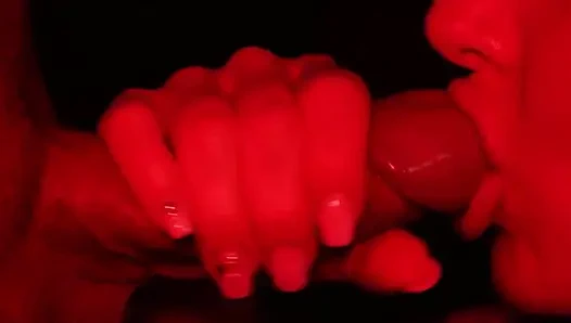 Сосет как при красном свете диск