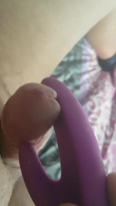 Der Vibrator meiner Freundin besorgt es mir heimlich geil