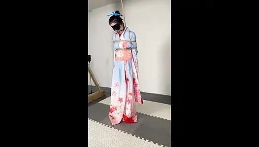 Der Höhepunkt, wie man einen Kimono an einem sonnigen Tag trägt