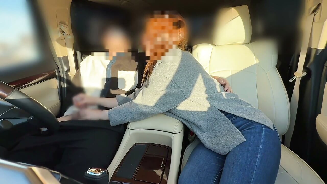 Eine schöne verheiratete Frau, die mich sogar bei der Arbeit mit Händen und Mund zum Kommen bringt