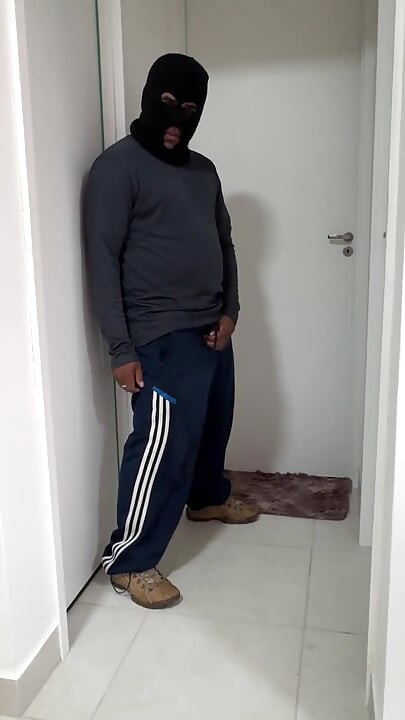 Delivery Man Took a Break to Hydrate and Fucked the Trans's Ass
