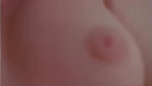 Persetan dengan aku yang mengisap penis lain