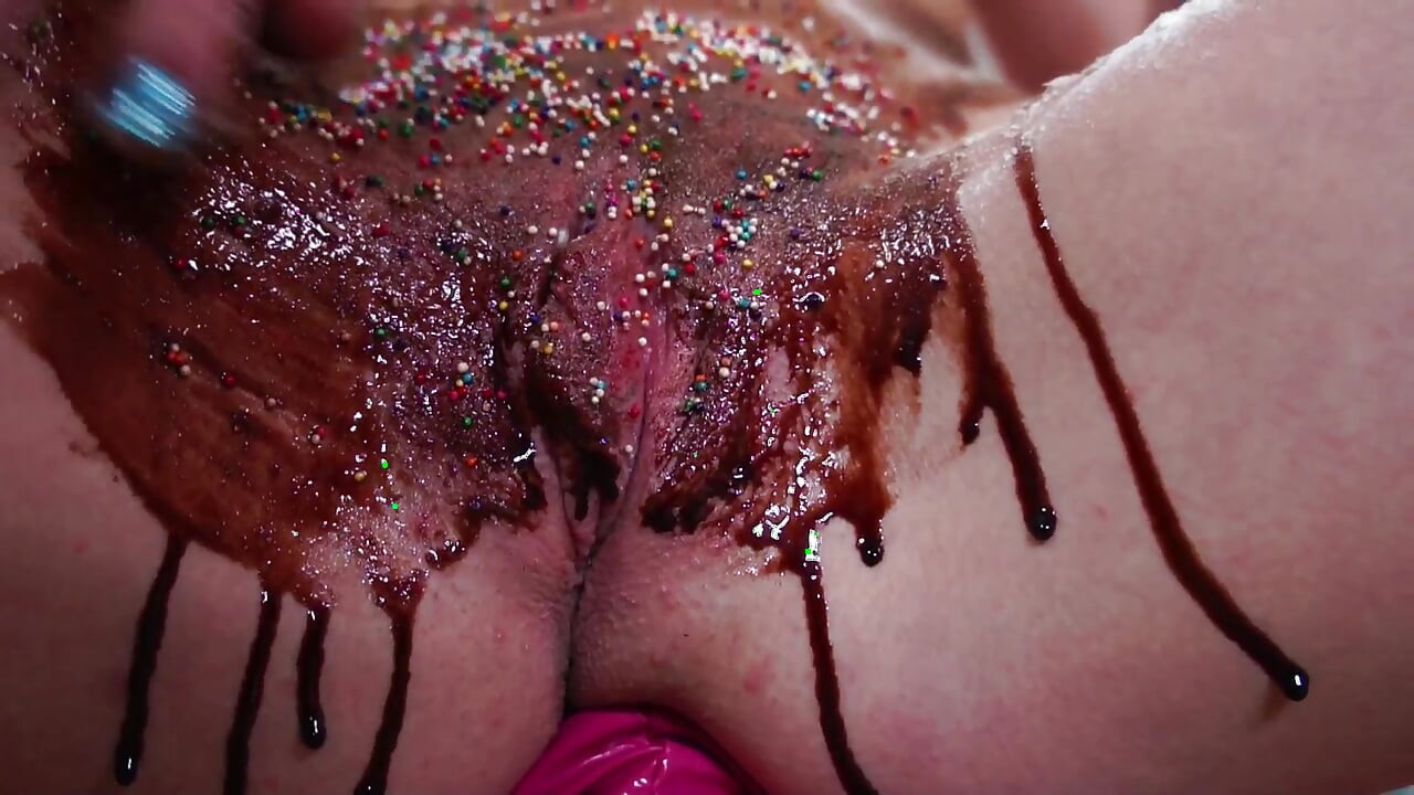 Fresh girl Sami St Claire horny with blonde hair gets her