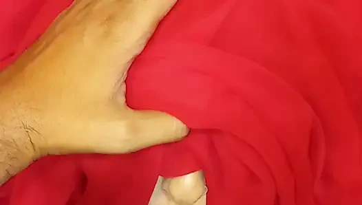 Desi Bhabhi lutscht seinen schwanz an ihrem Suhagrat