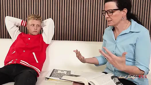 Auntjudysxxx - uzun boylu olgun öğretmen Beth Mckenna sporcu öğrencisini sikiyor