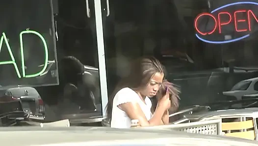 Monique si tante super mesum dientot habis-habisan sama kontol raksasa pria kulit hitam