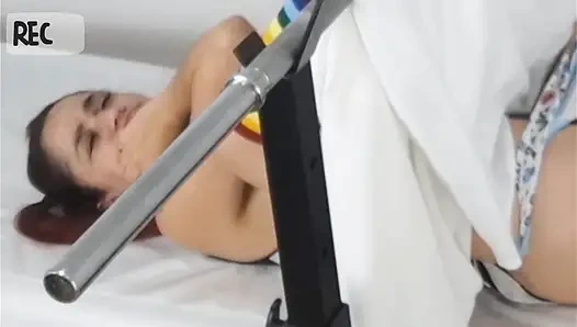 Kız ilk kez jinekologda.