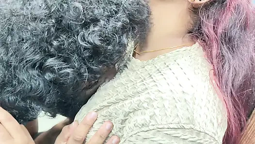 Göğüslü göt öpücüğü romantizmi emiyor