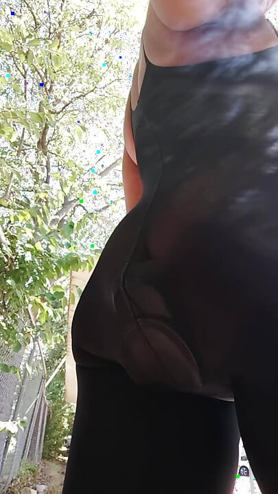 Dick While I Walk: Bee Traps A Cock In Her Tights For A Walk
