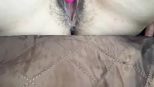 Üvey kız kardeşimin mastürbasyon yaptığını gördüm!! Ne kadar ıslak ve sulu bir vajinası var!!!