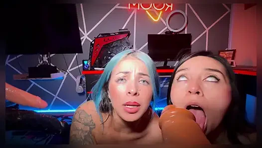 Büyük zenci yarağı dildoları ve iki çok azgın lezbiyen ile bakış açısı grup seks partisi - sweetkimmi