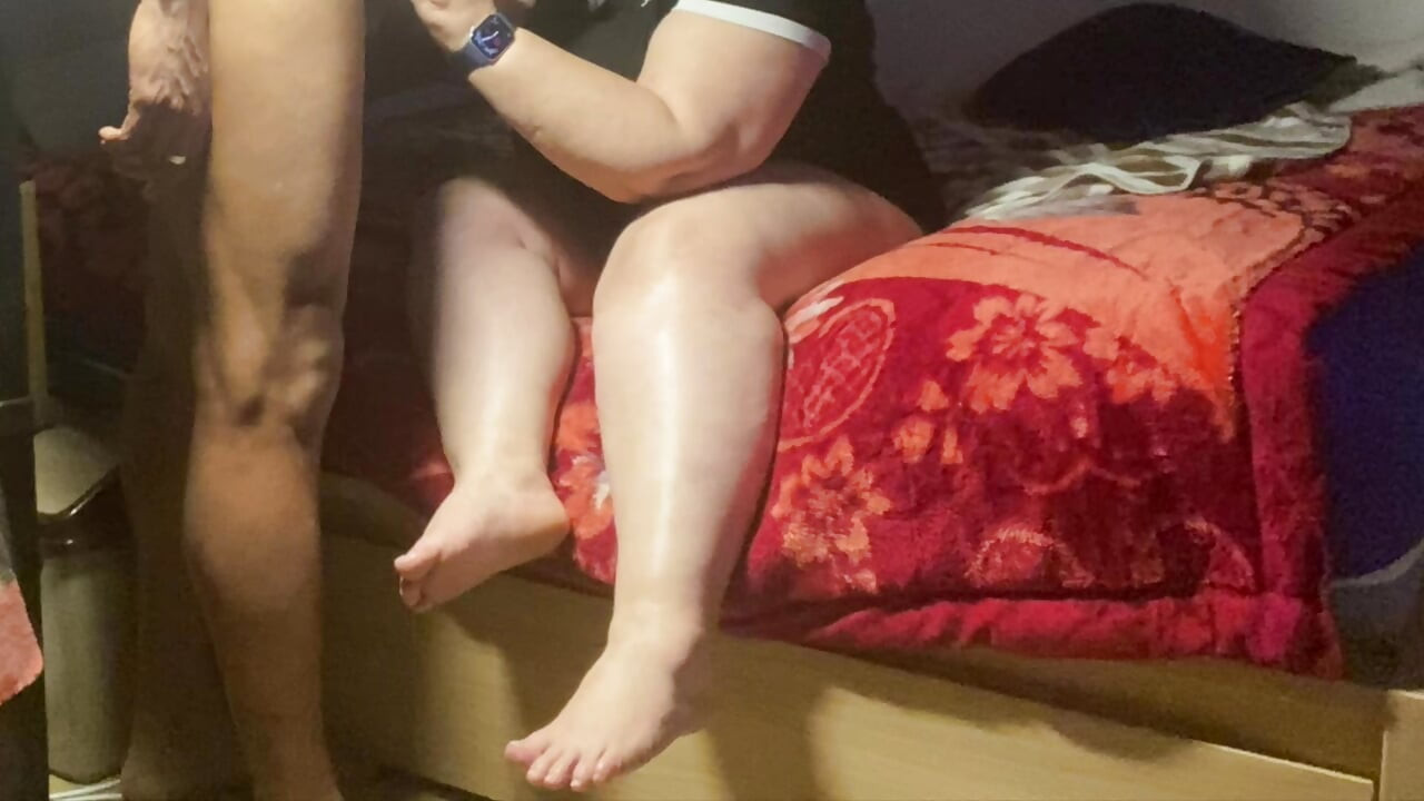 Mature Handy gilf slowly oil massage BBC, stepson's friend stays at my house and I end up with his cum in her mouth