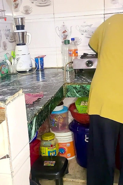 desi pati apni seksi bhaartiy patni ko bedroom men poori raat jordaar chodta hai - jor se karaahna hindi odiyo