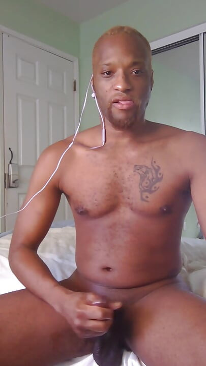 Kennie Jai Shows off on Cam