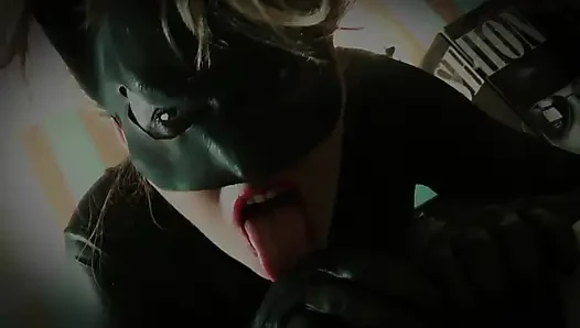 Catwoman yang lagi panas