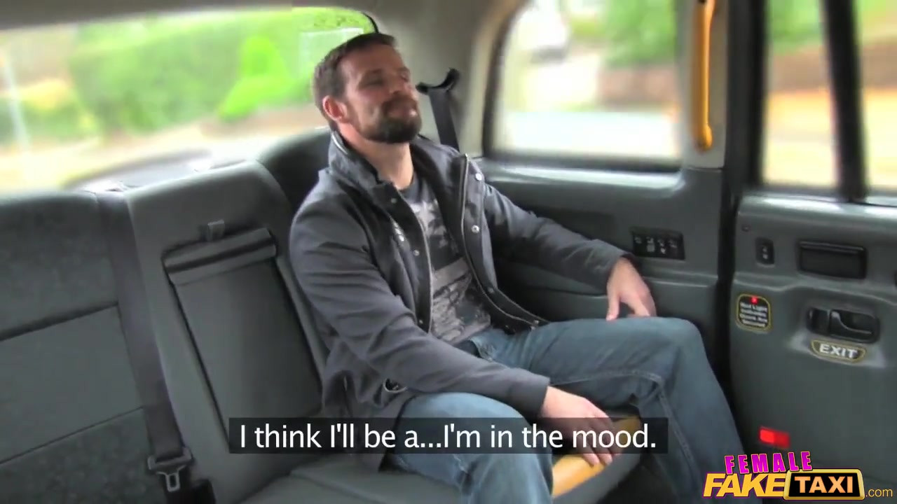 Femalefaketaxi Marine给司机一个爽快的性爱
