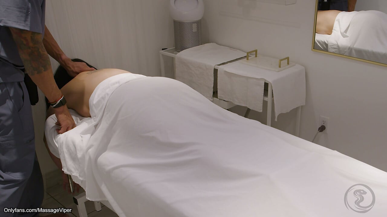 Legit massage client gets a happy ending