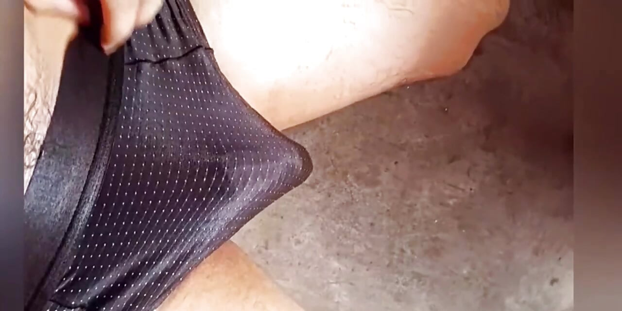 Kurac stoji u donjem vešu.