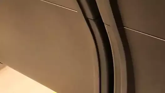 Branlette espagnole glisse dans le métro