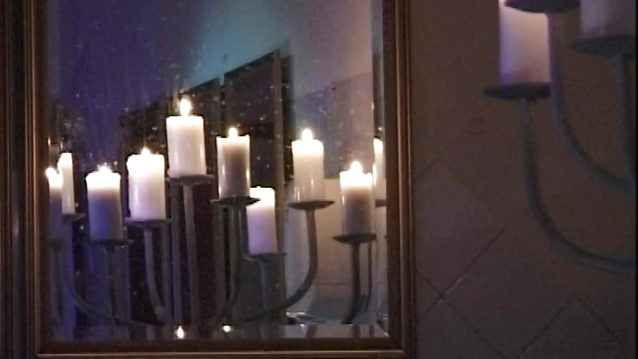 Un tip cu pulă mare adoră vibratorul în cur