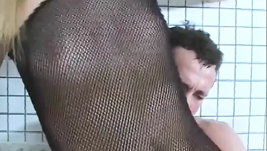 Kekayaan dan Pelacur