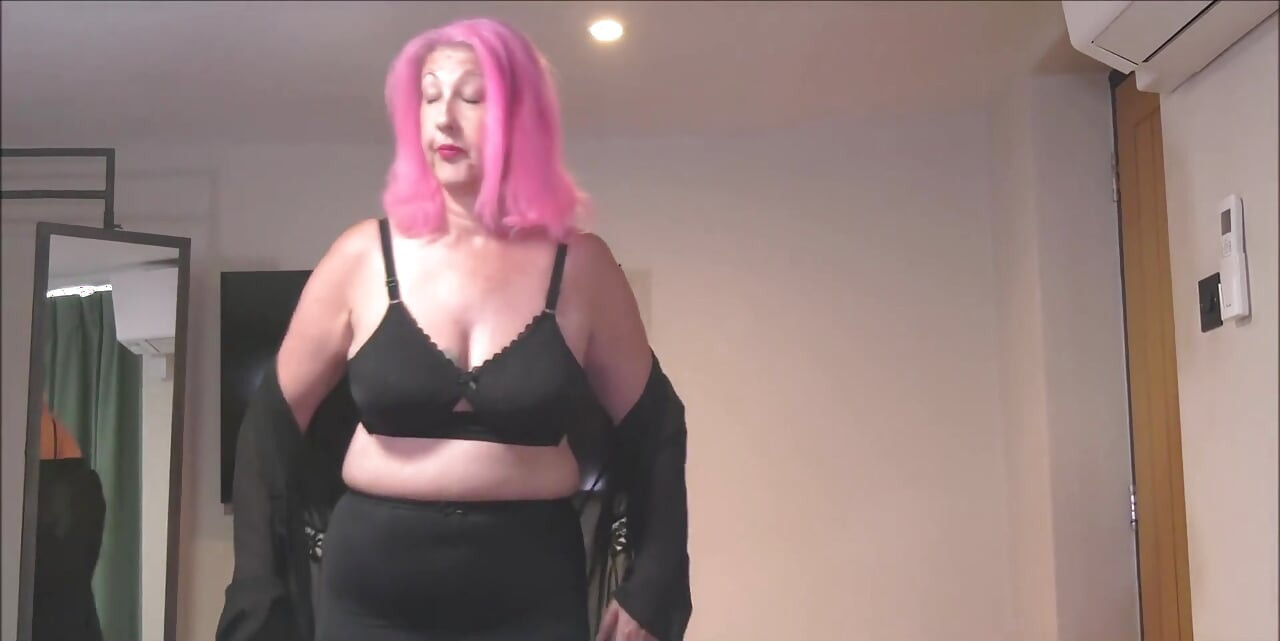 Я случайно заходи в твою комнату, и мы в конечном итоге трахаемся