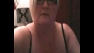 Mature BBW dildoes on camera