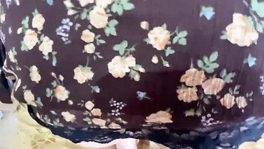 Gadis Rusia mengerang dan berbicara selama seks