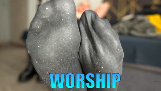 Slaaftraining - vuile sokkenaanbidding