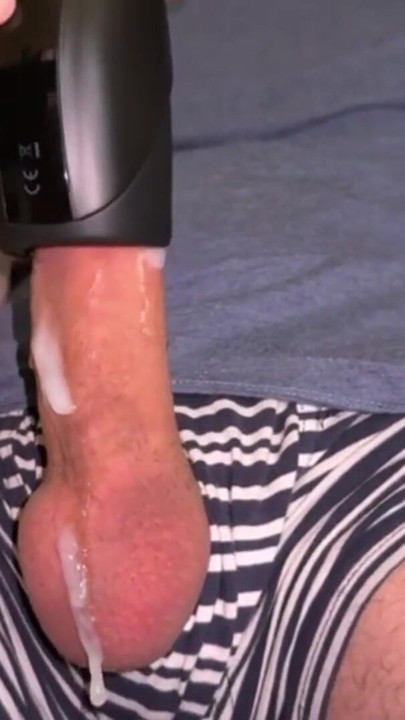 Moment à partager absolument avec « Orgasme gémissant avec vibromasseur sur une grosse bite épaisse et conversation coquine »