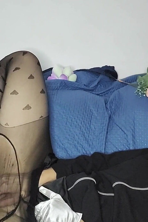 Tonton saya mengusik tetek besar saya semasa memakai pelitup kecil saya