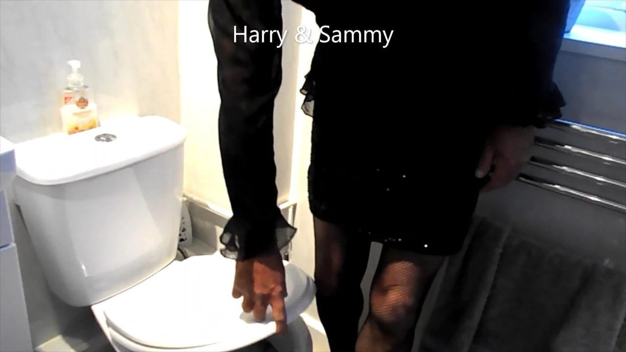 Harry (Kesha) gaat voor de plas