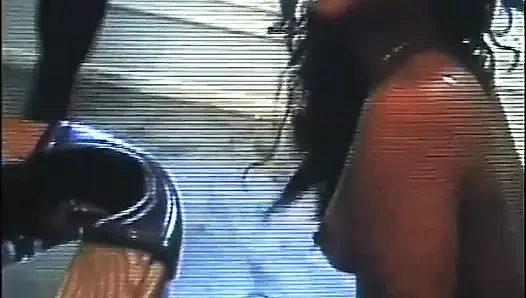 Siyah amcık bilardo masasında sikişiyor