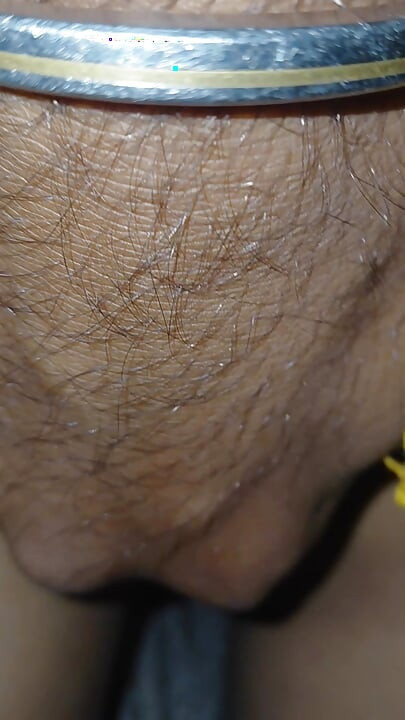 The heart was happy to see the bangles of Desi Bhabhi