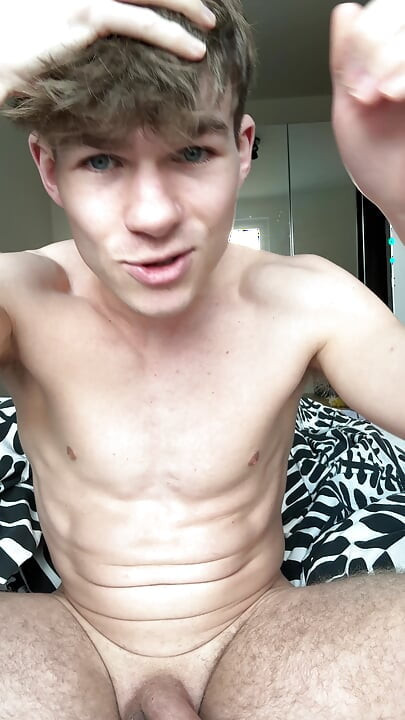 Twink cums on his abs