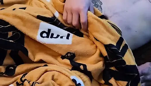 Üvey Kız Kardeşim Mastürbasyon Yaparken Yandı. Kirli Konuşmalar