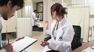 Japońska pielęgniarka kurwa lekarz - bez cenzury japoński hardcore