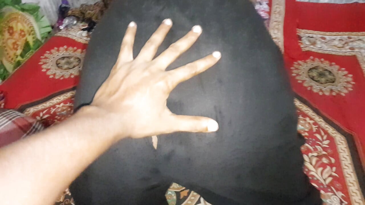 Indian Kolkata big ass beautiful Nadiya aunty fuck with her neighbour in bedroom full video