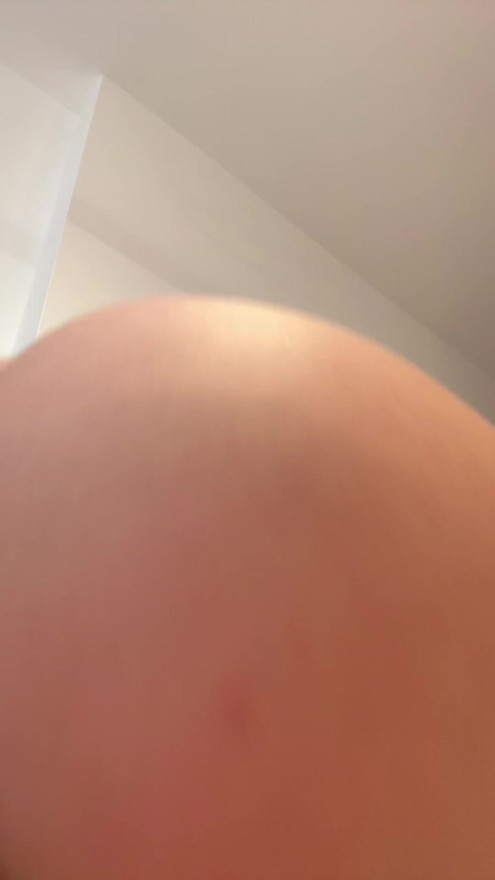 BLONDE DOING NAKED TIKTOK