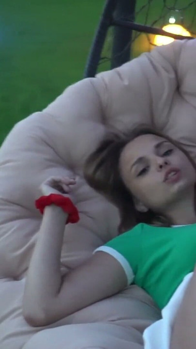 Sora vitregă s-a entuziasmat de leagăn | Clip 2