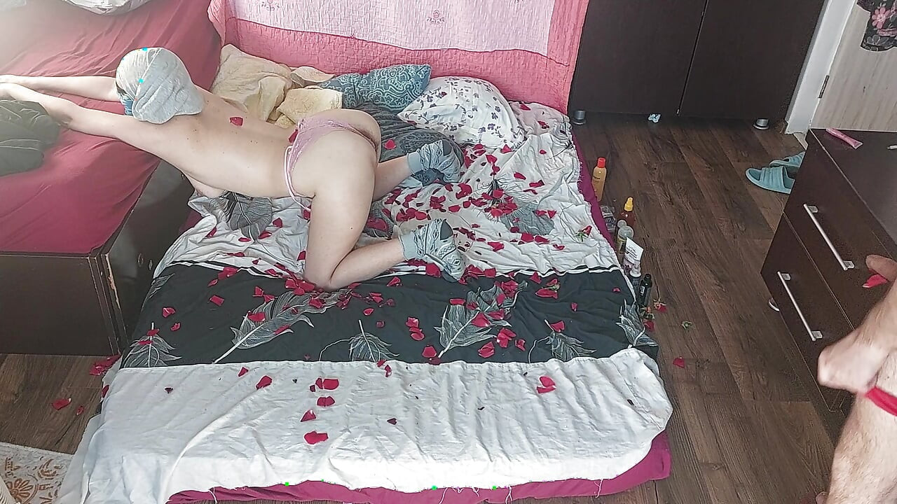 Foreplay in the bedroom with an amateur couple. Amateur MILF does yoga naked, hairy pussy, big ass, big tits.