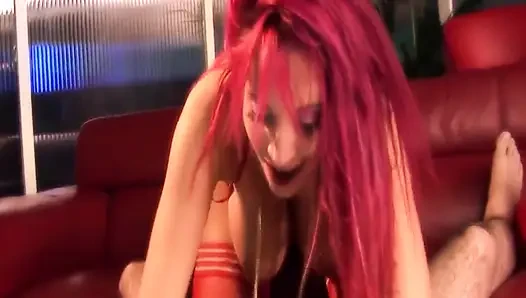 İç çamaşırlı güzel sahne-4_sexy iç çamaşırlı büyük memeli kızıl saçlı sert sikişmeyi seviyor