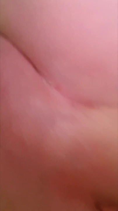Piensa que necesito una polla aquí