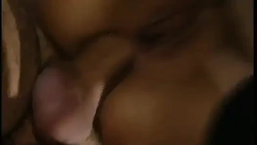 Горячая шлюховатая девушка в чулках-сеточках с завязанными глазами и трахается сзади