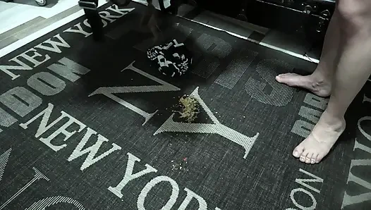 Osurduktan sonra popo yalama ve derin boğaz ta ki o yukarı çıkana kadar