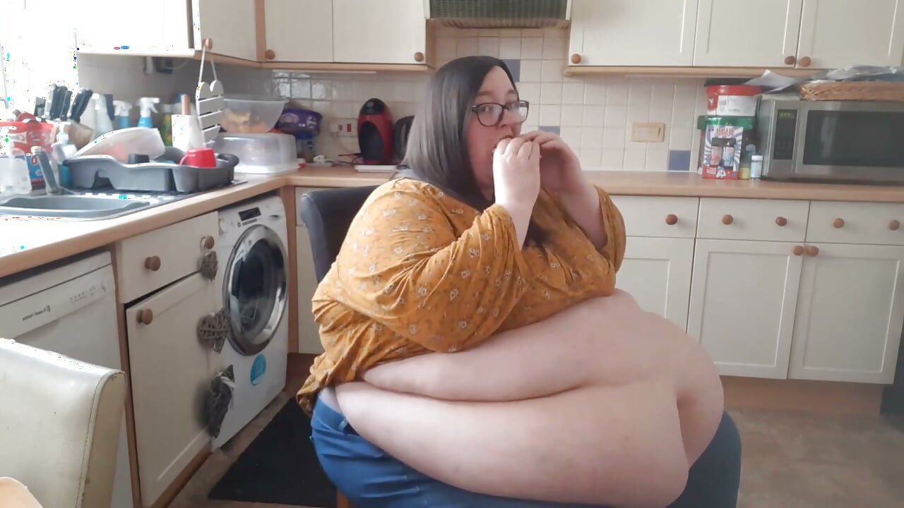 Ssbbw vs godzilla burger eating