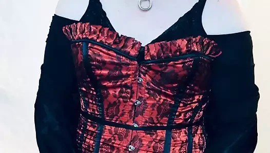 sissy sürtük içinde ağır makyaj dalga geçiyor ve vuruş