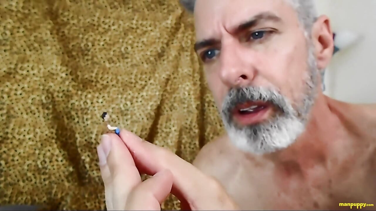 Creeping on Stepdad in Bed - Daddy Giant 3