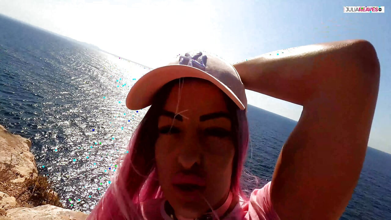 Fucking in the cliffs by the sea is so cool